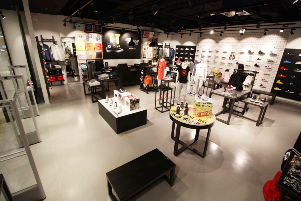 Galeria Krakowska Converse - żywica epoksydowa RAL 7036