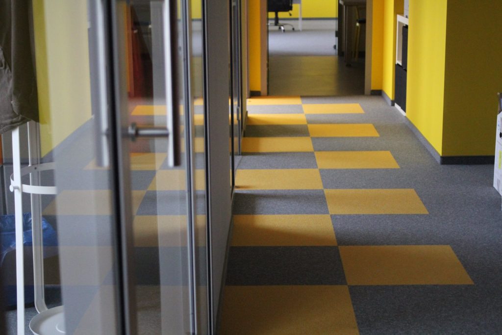 K1 Rybnik Business Center - wykładzina dywanowa Desso