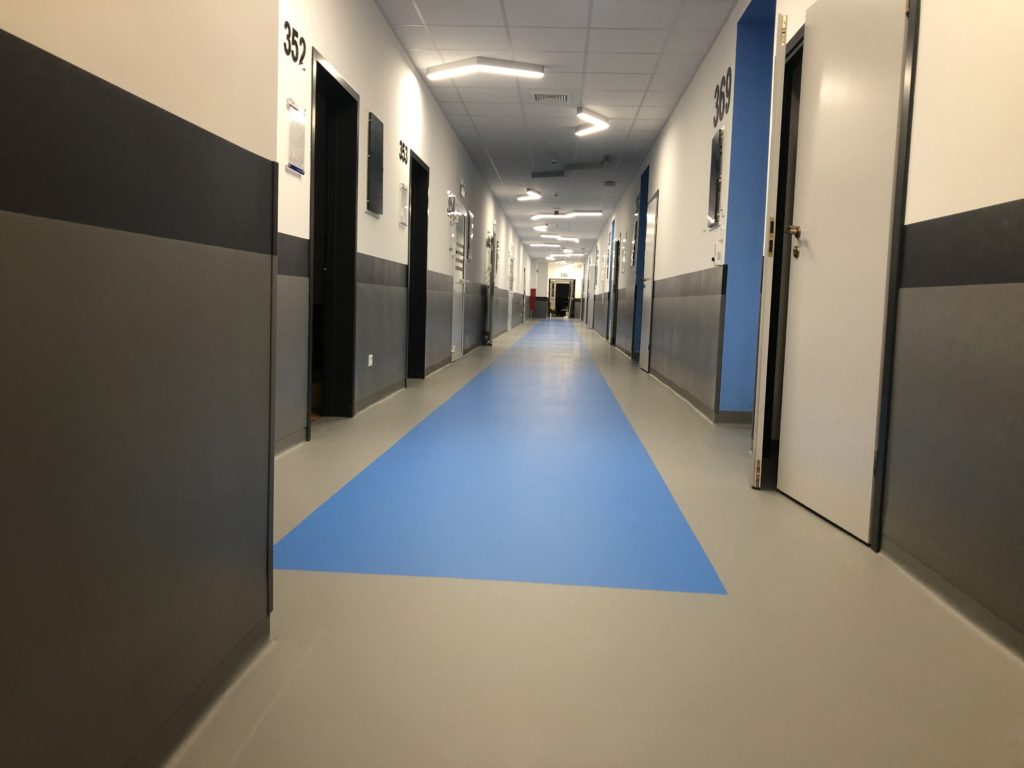 Uniwersytet Medyczny w Łodzi - renowacja wykładziny PVC
